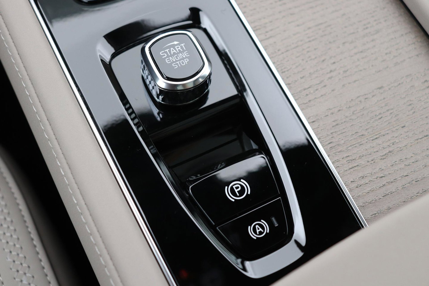 Volvo XC90 T8 Ultra Dark | MY27 | Harman/Kardon | Trekhaak | Panoramadak | 360° Camera | Head-Up | Pilot Assist | ACC