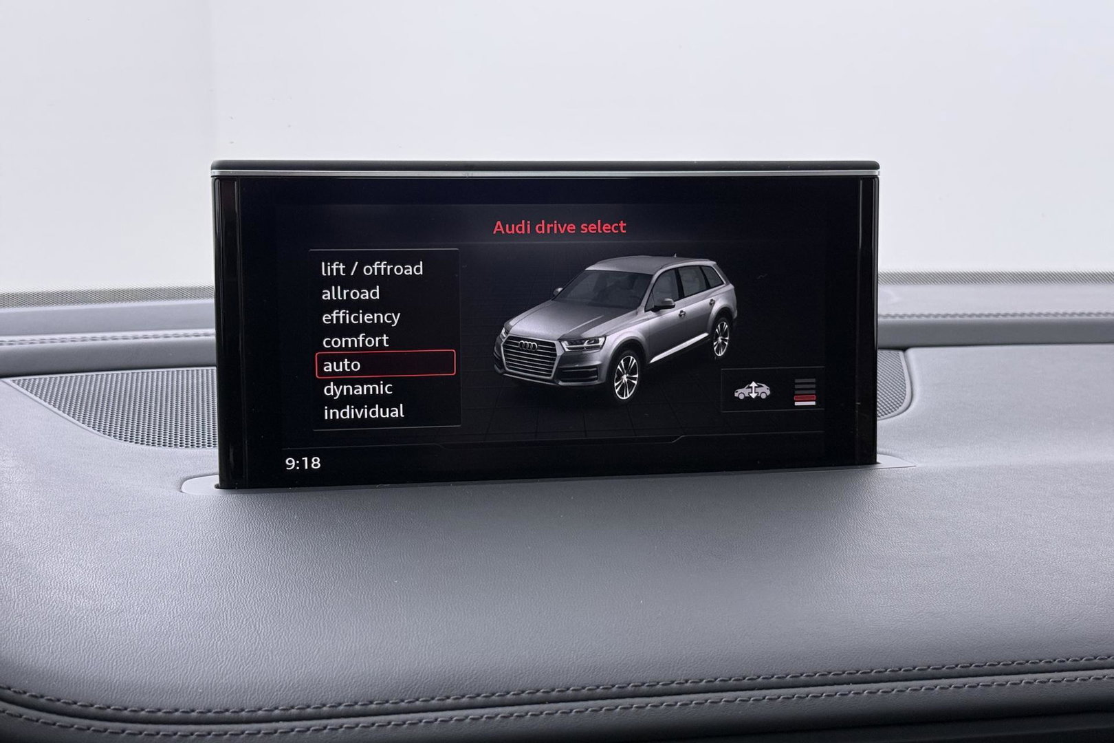 Audi Q7 3.0 TFSI quattro Pro Line + 7p | Luchtvering | Trekhaak | Panoramadak | 360° Camera | B&O Advanced | Head-Up | Nachtzicht | 7-persoons | Soft Close