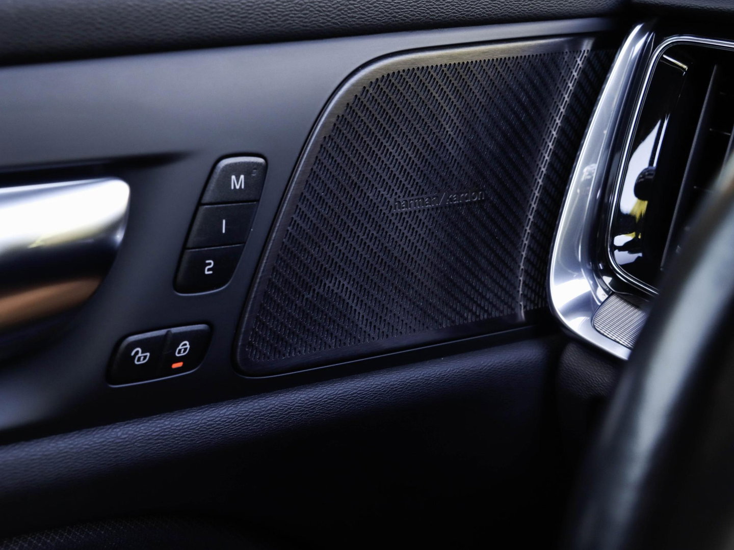 Volvo V60 T8 Recharge AWD R-Design Pano | HarmanKardon | Ak. Glas | Trekhaak | Head Up