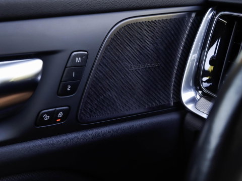 Volvo V60 T8 Recharge AWD R-Design Pano | HarmanKardon | Ak. Glas | Trekhaak | Head Up