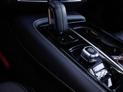 Volvo V60 T8 Recharge AWD R-Design Pano | HarmanKardon | Ak. Glas | Trekhaak | Head Up