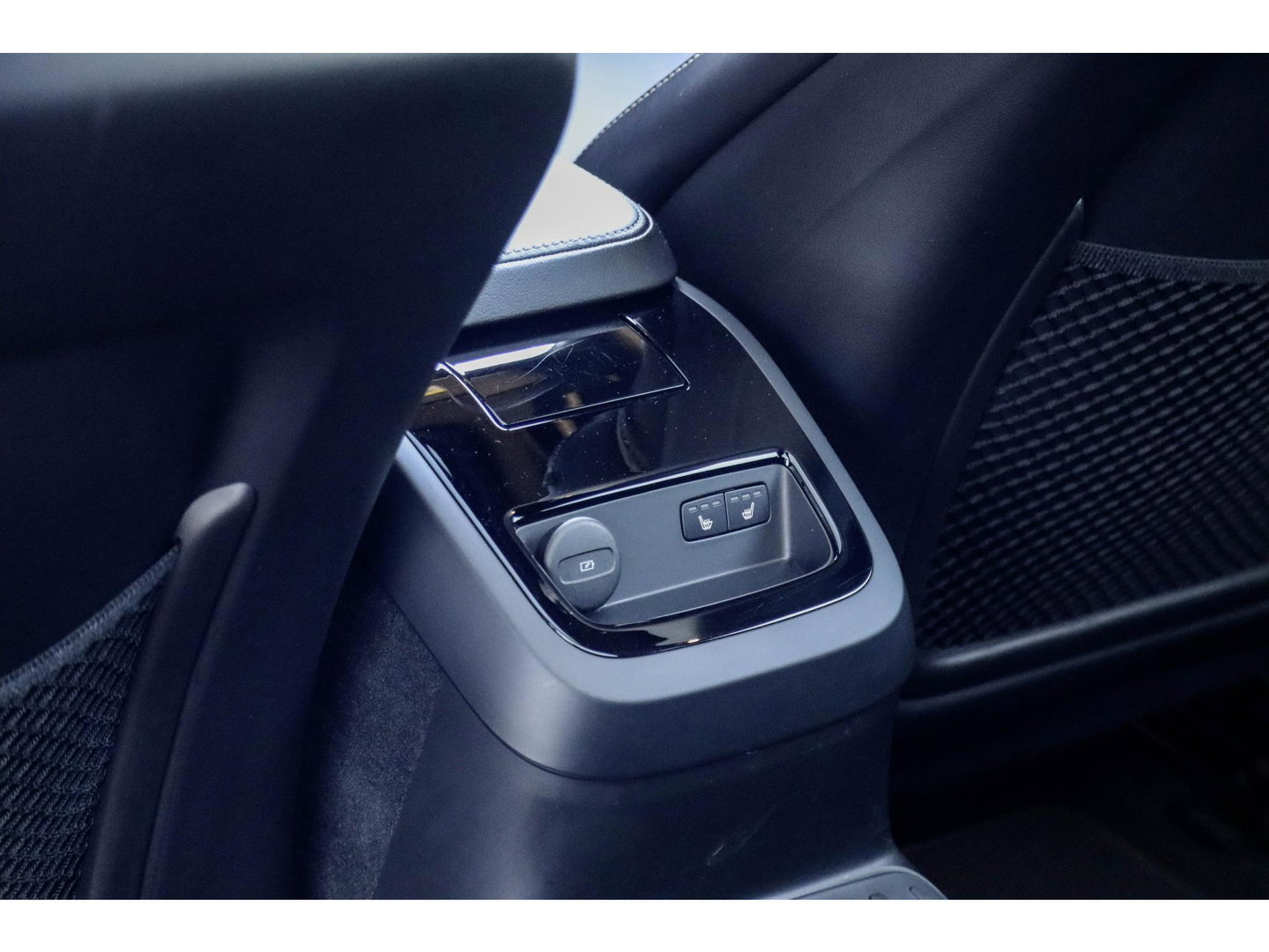 Volvo V60 T8 Recharge AWD R-Design Pano | HarmanKardon | Ak. Glas | Trekhaak | Head Up