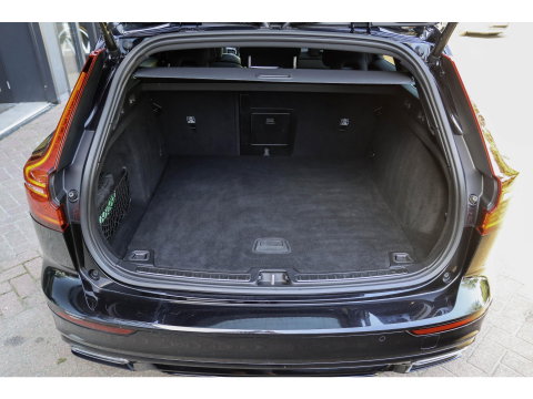 Volvo V60 T8 Recharge AWD R-Design Pano | HarmanKardon | Ak. Glas | Trekhaak | Head Up