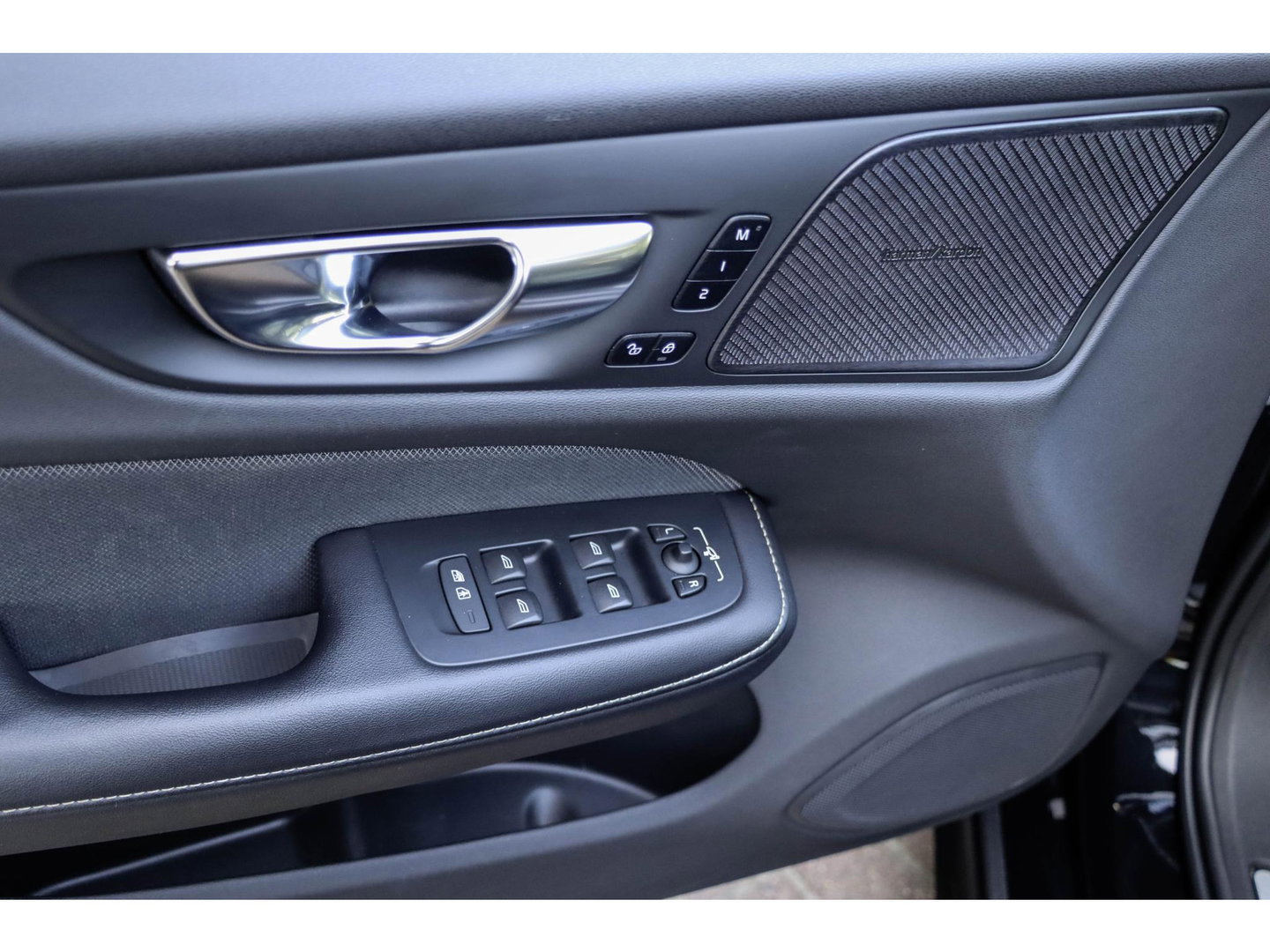 Volvo V60 T8 Recharge AWD R-Design Pano | HarmanKardon | Ak. Glas | Trekhaak | Head Up