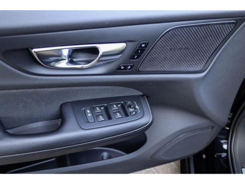 Volvo V60 T8 Recharge AWD R-Design Pano | HarmanKardon | Ak. Glas | Trekhaak | Head Up
