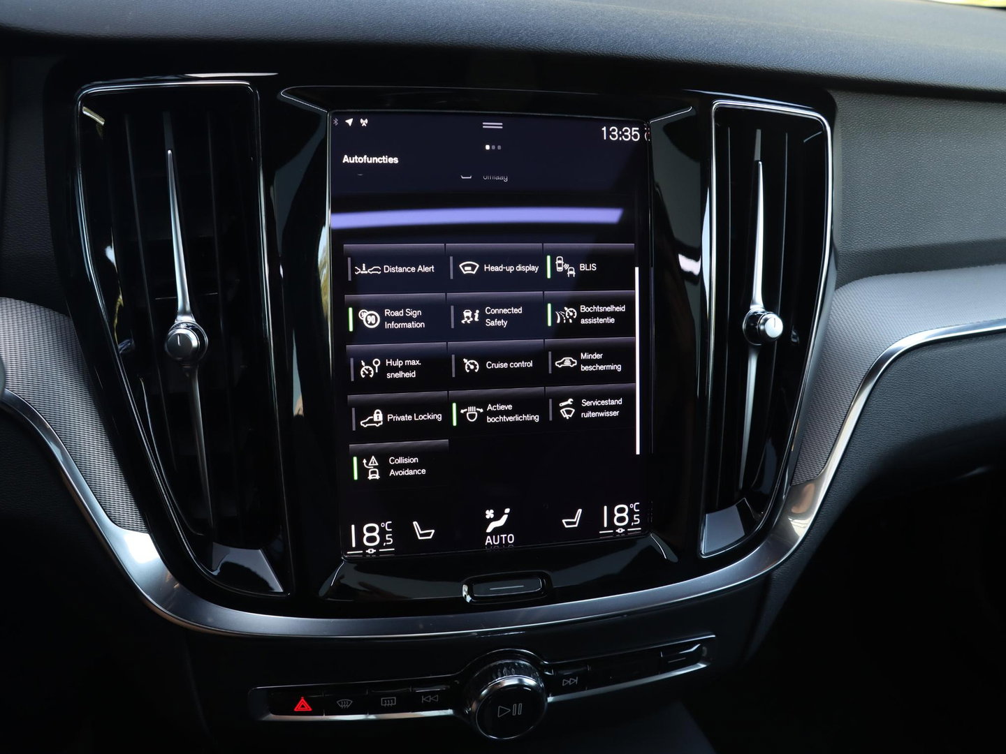 Volvo V60 T8 Recharge AWD R-Design Pano | HarmanKardon | Ak. Glas | Trekhaak | Head Up