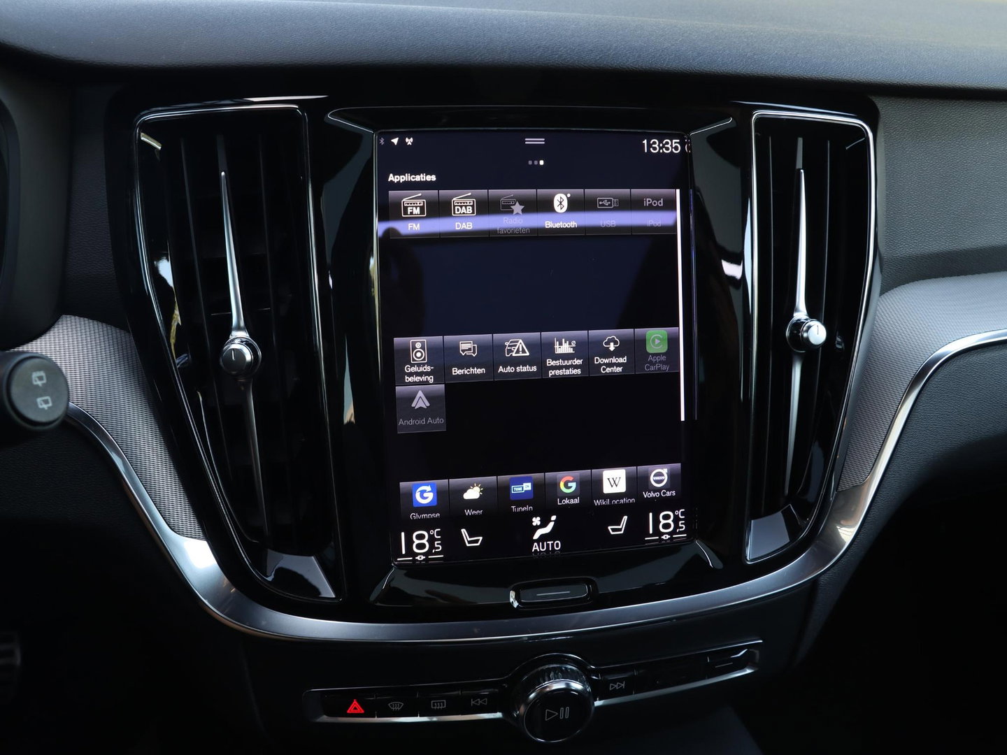 Volvo V60 T8 Recharge AWD R-Design Pano | HarmanKardon | Ak. Glas | Trekhaak | Head Up