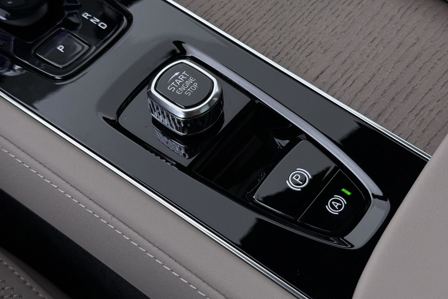 Volvo XC90 T8 Ultra Dark | MY27 | Harman/Kardon | Trekhaak | Panoramadak | 360° Camera | Head-Up | Pilot Assist | ACC