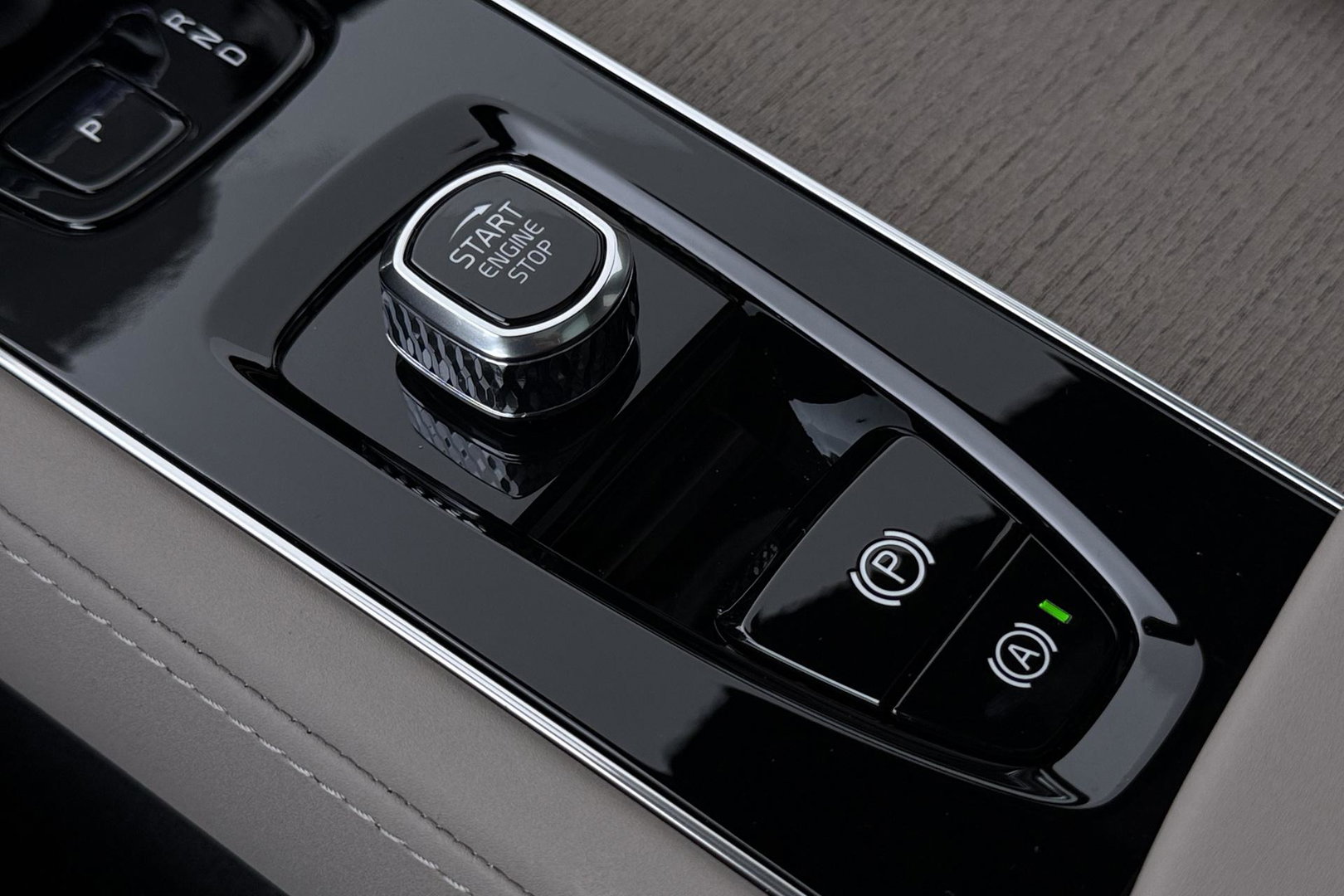 Volvo XC90 T8 Ultra Dark | MY27 | Harman/Kardon | Trekhaak | Panoramadak | 360° Camera | Head-Up | Pilot Assist | ACC