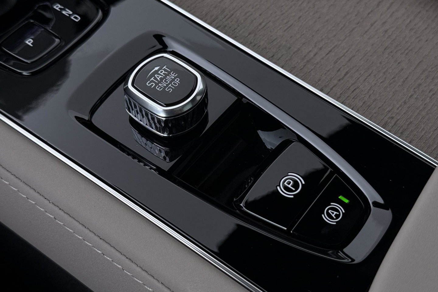 Volvo XC90 T8 Ultra Dark | MY27 | Harman/Kardon | Trekhaak | Panoramadak | 360° Camera | Head-Up | Pilot Assist | ACC