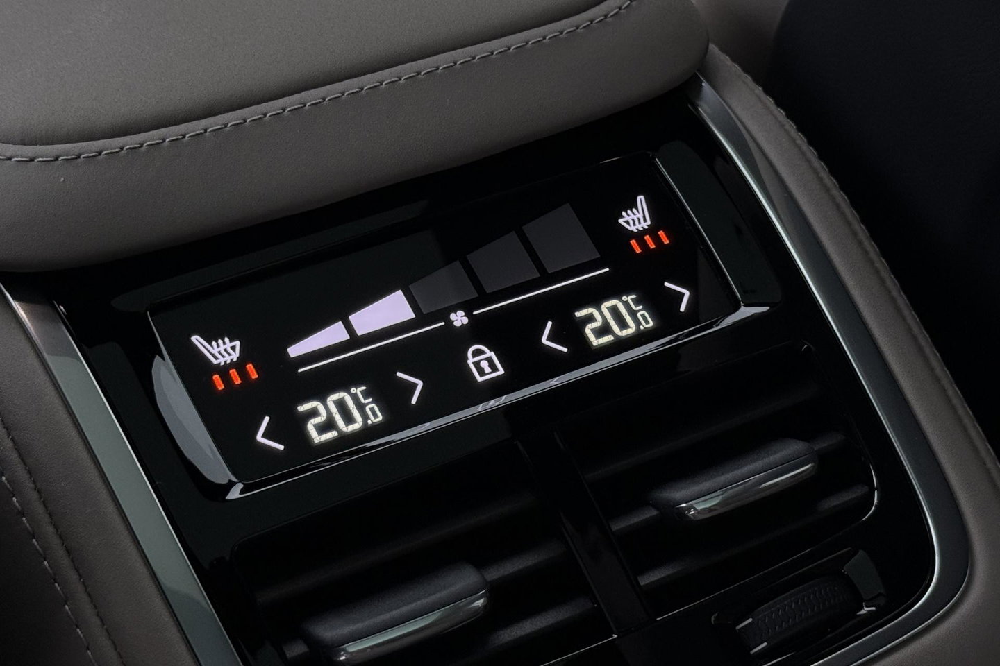 Volvo XC90 T8 Ultra Dark | MY27 | Harman/Kardon | Trekhaak | Panoramadak | 360° Camera | Head-Up | Pilot Assist | ACC
