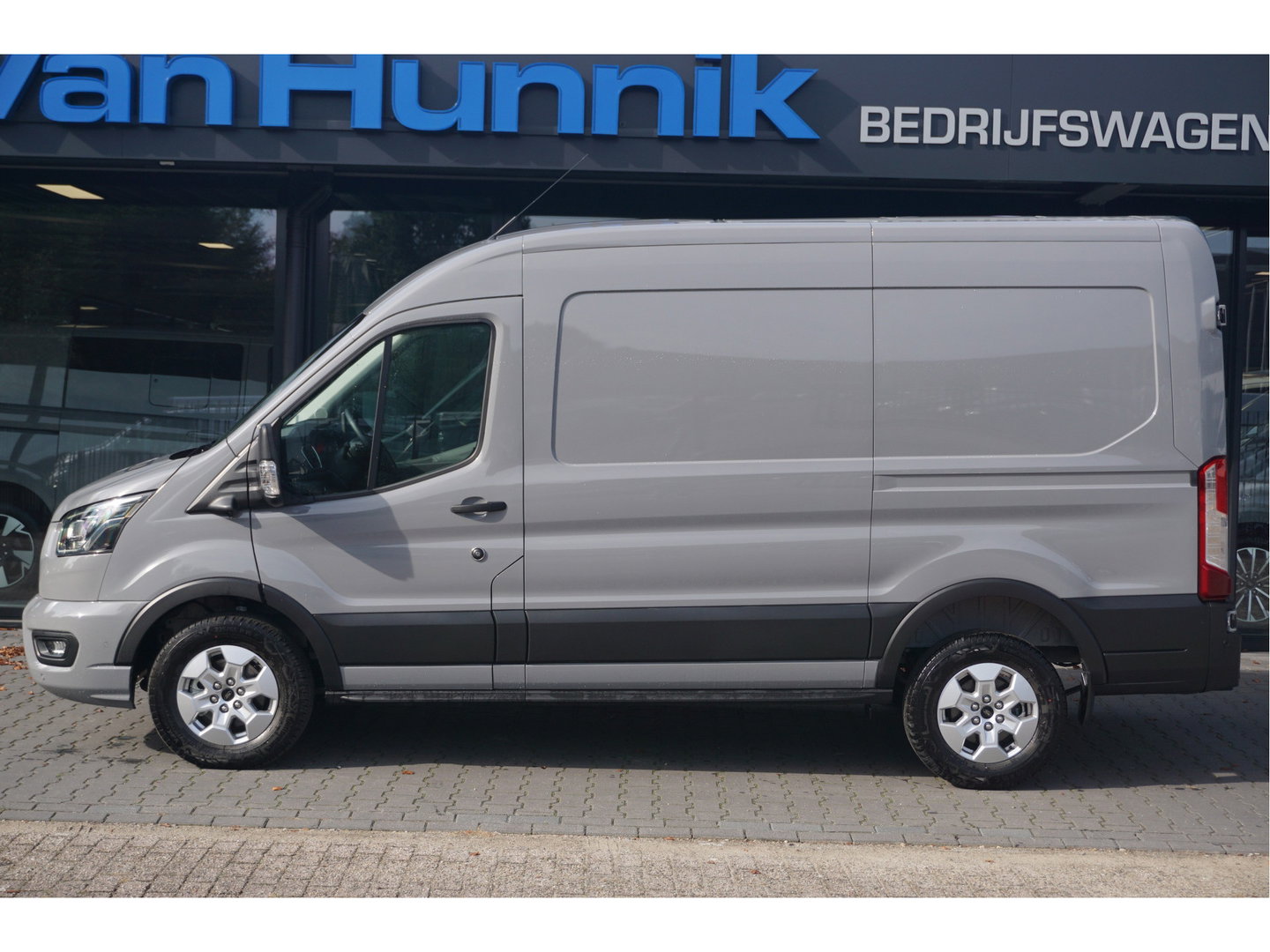Ford Transit 350M L2H2 Limited AUT-8 165PK BPM VRIJ Navi, 360 Cam, ACC, Xenon, Lm Velg, Trekhaak!! NR. A116