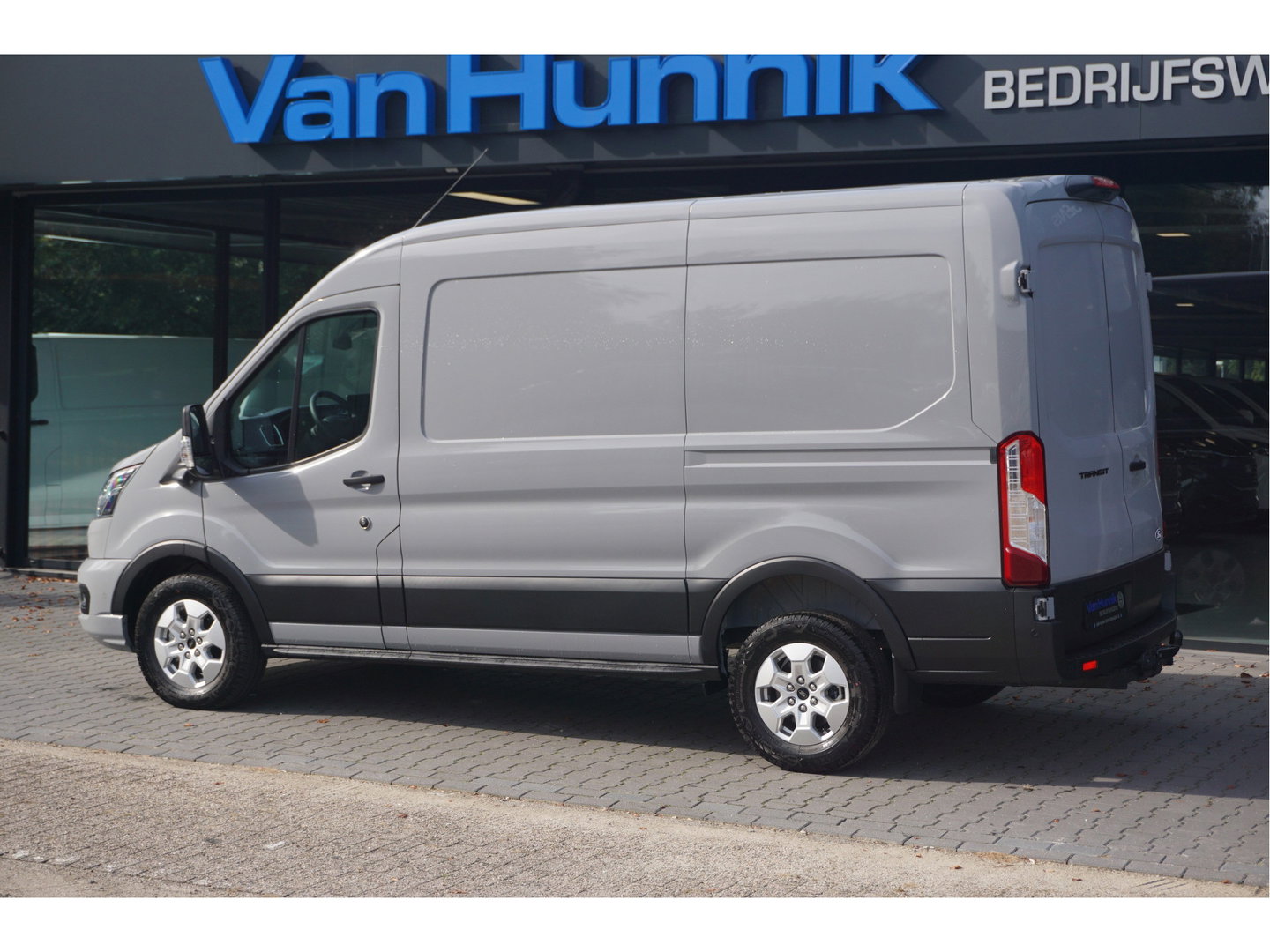 Ford Transit 350M L2H2 Limited AUT-8 165PK BPM VRIJ Navi, 360 Cam, ACC, Xenon, Lm Velg, Trekhaak!! NR. A116