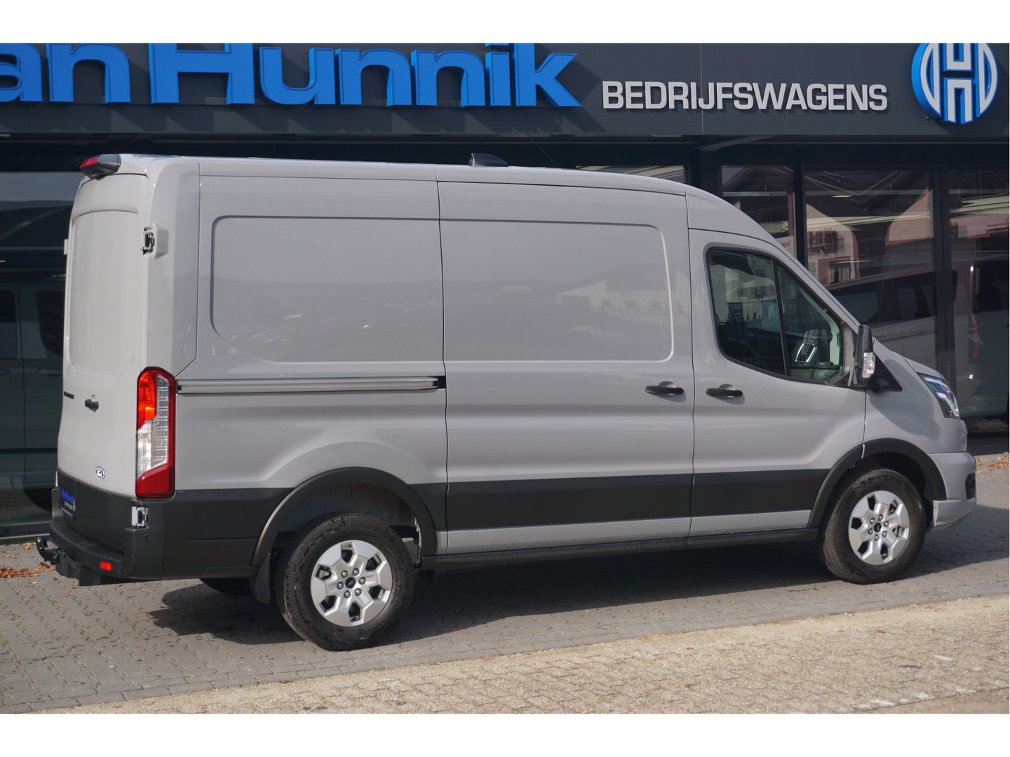 Ford Transit 350M L2H2 Limited AUT-8 165PK BPM VRIJ Navi, 360 Cam, ACC, Xenon, Lm Velg, Trekhaak!! NR. A116