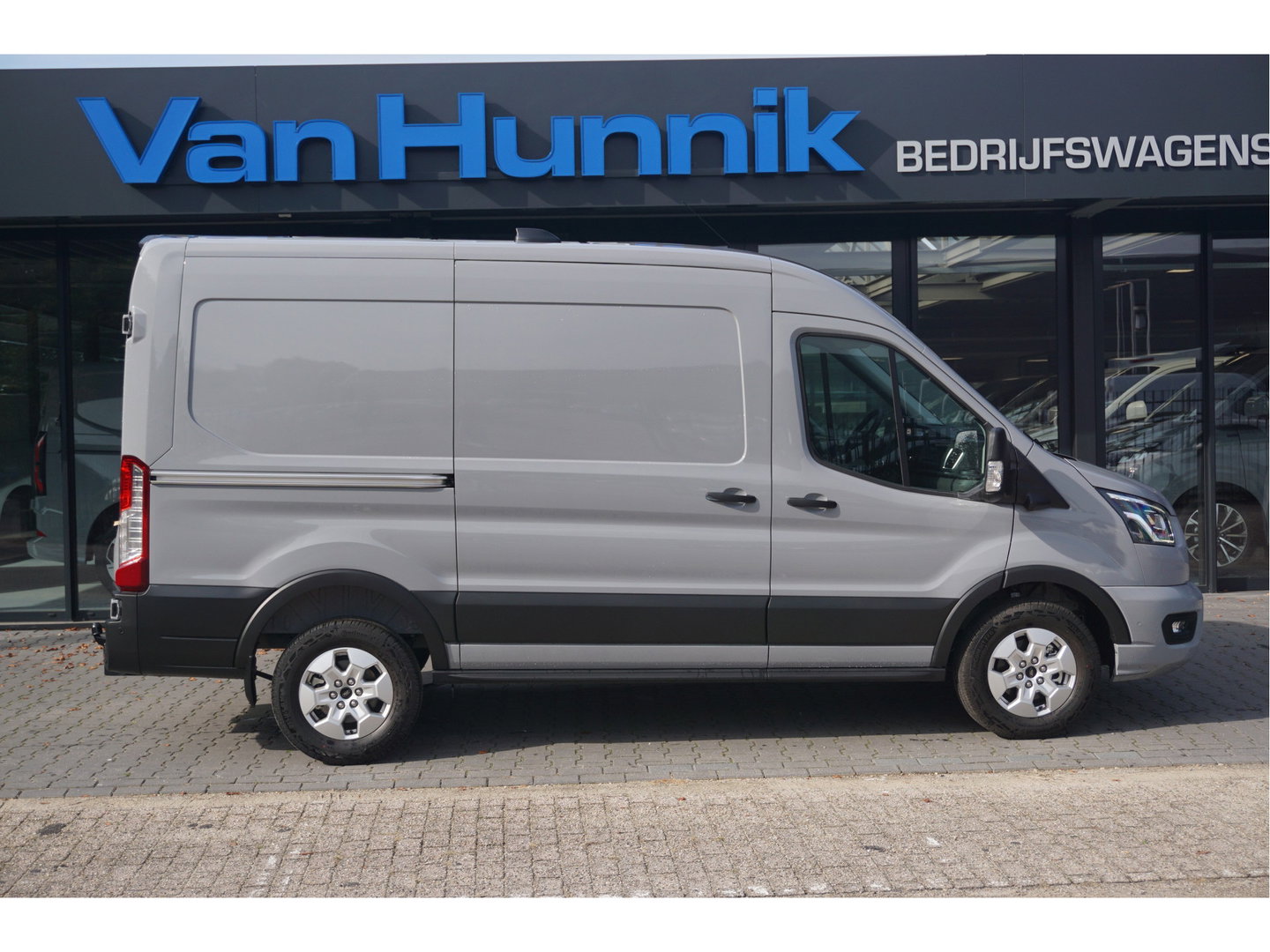 Ford Transit 350M L2H2 Limited AUT-8 165PK BPM VRIJ Navi, 360 Cam, ACC, Xenon, Lm Velg, Trekhaak!! NR. A116