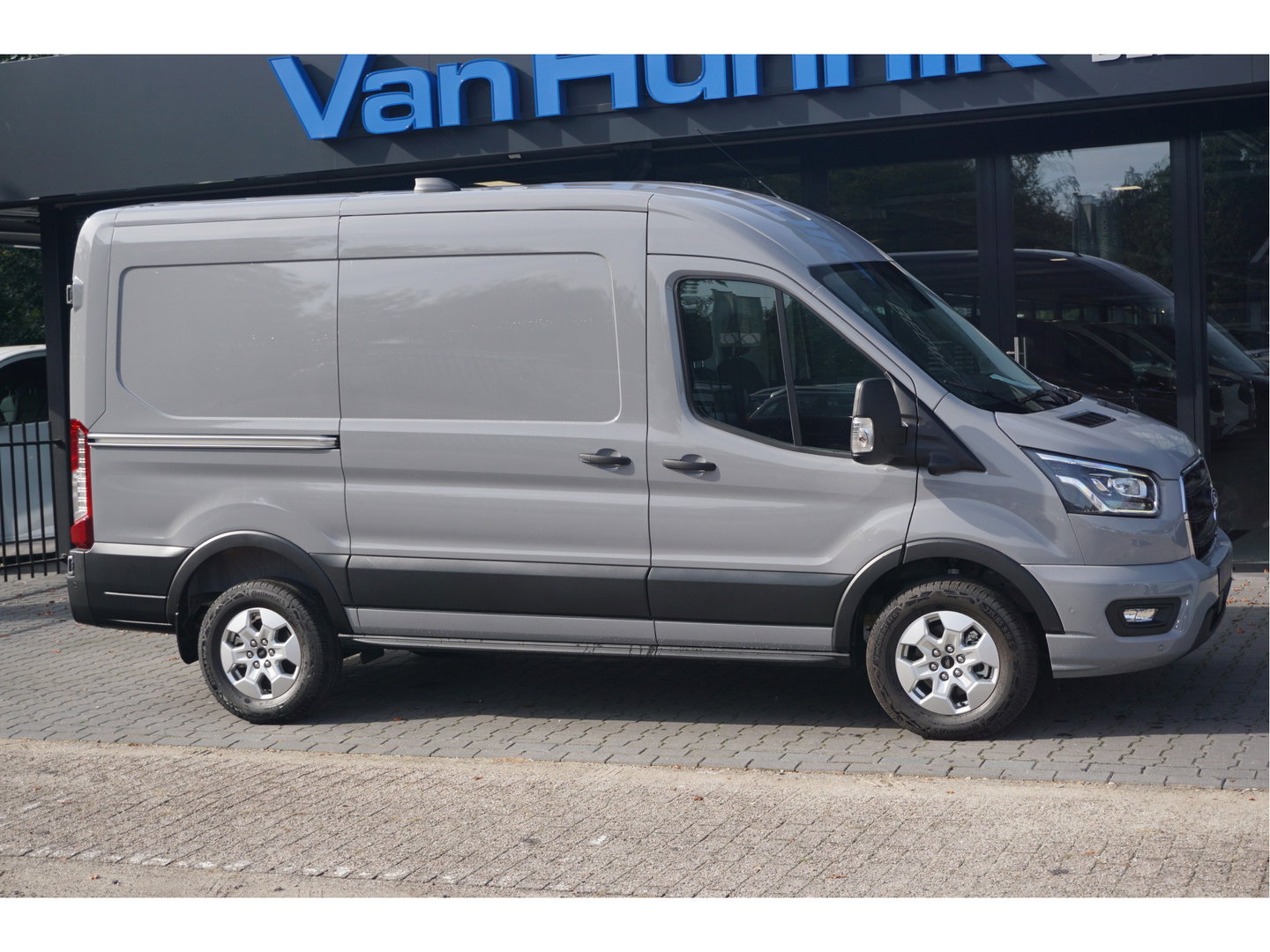 Ford Transit 350M L2H2 Limited AUT-8 165PK BPM VRIJ Navi, 360 Cam, ACC, Xenon, Lm Velg, Trekhaak!! NR. A116
