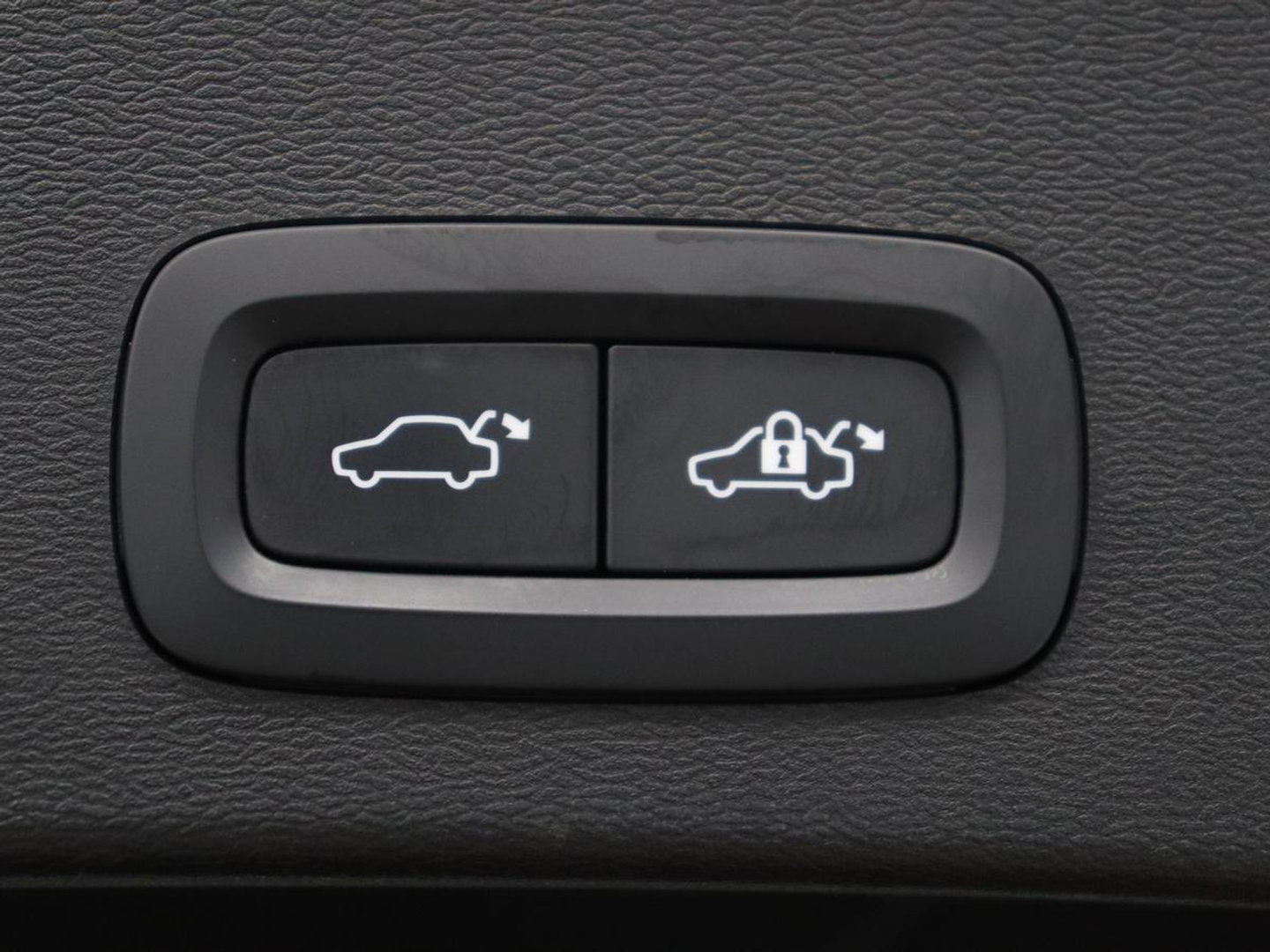 Volvo XC40 1.5 T4 Plug-in hybrid Ultimate Dark