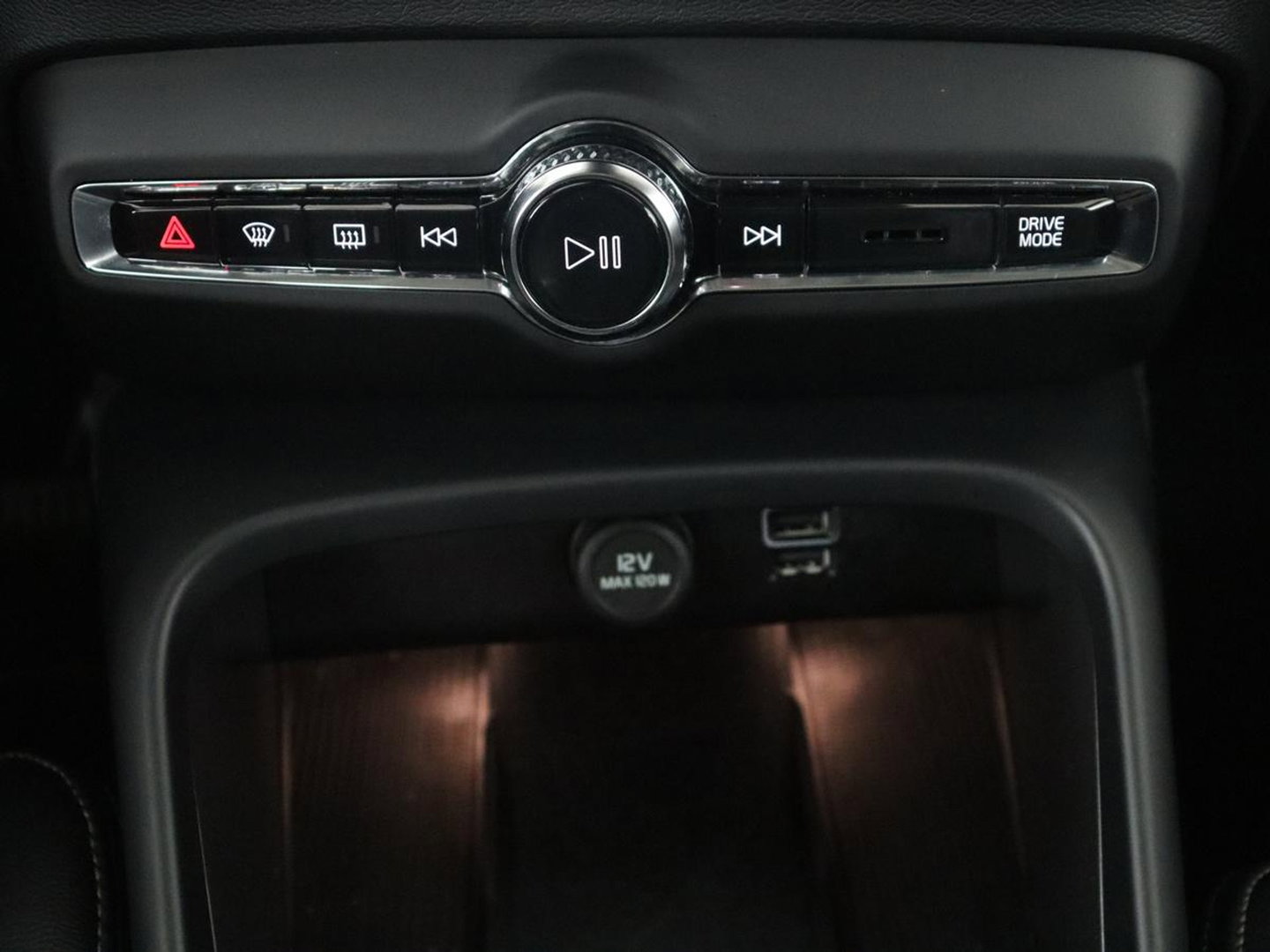 Volvo XC40 1.5 T4 Plug-in hybrid Ultimate Dark