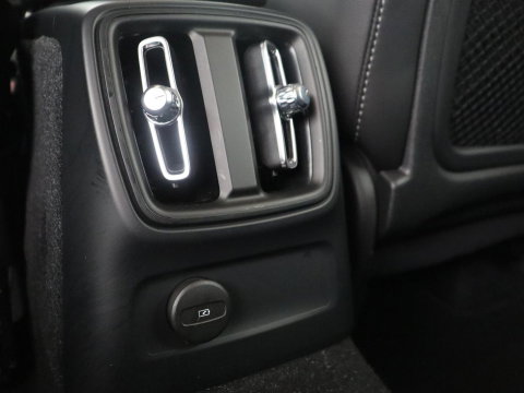 Volvo XC40 1.5 T4 Plug-in hybrid Ultimate Dark