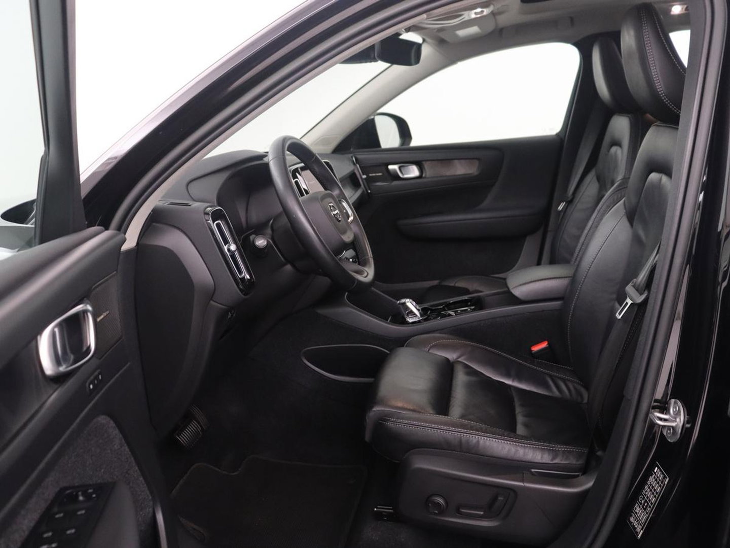 Volvo XC40 1.5 T4 Plug-in hybrid Ultimate Dark