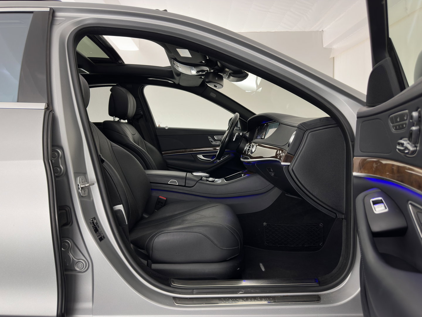 Mercedes-Benz S-Klasse 500 4Matic (INCL-BTW) Aut. *PANO | LEATHER | FULL-LED | BURMESTER | DISTRONIC | BLINDSPOT | TOPVIEW | MEMORY-PACK | DIGI-COCKPIT | HEATED-COMFORTSEATS | AIR-SUSPENSION | PRIVACY-GLASS | HEAD-UP | 19''AL