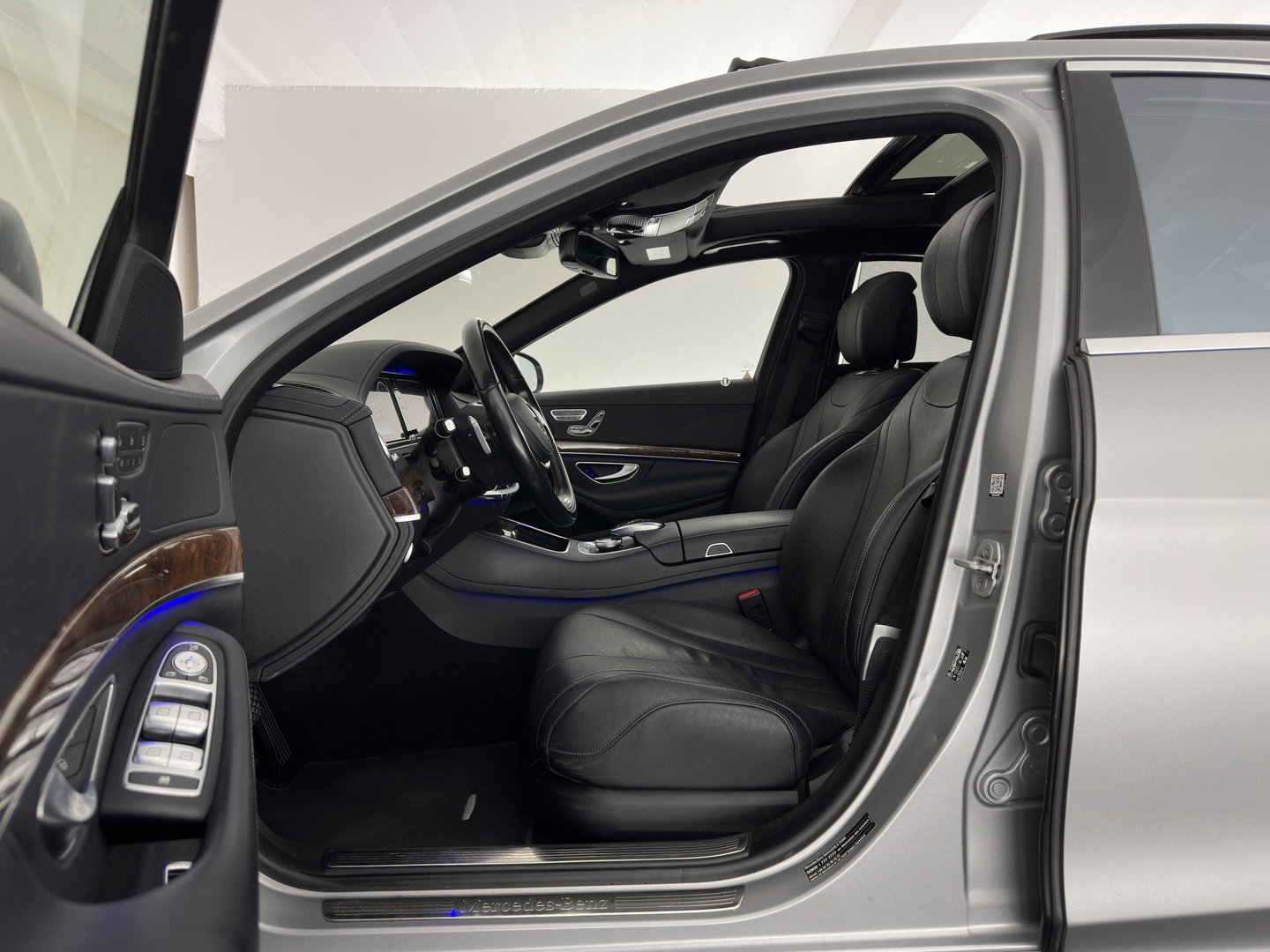 Mercedes-Benz S-Klasse 500 4Matic (INCL-BTW) Aut. *PANO | LEATHER | FULL-LED | BURMESTER | DISTRONIC | BLINDSPOT | TOPVIEW | MEMORY-PACK | DIGI-COCKPIT | HEATED-COMFORTSEATS | AIR-SUSPENSION | PRIVACY-GLASS | HEAD-UP | 19''AL