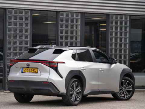 Toyota Bz4x 71kWh/ BI-TONE/ PANORAMADAK/ ELEKT. STOEL/ ELEKT. KLEP/ SOH 96%
