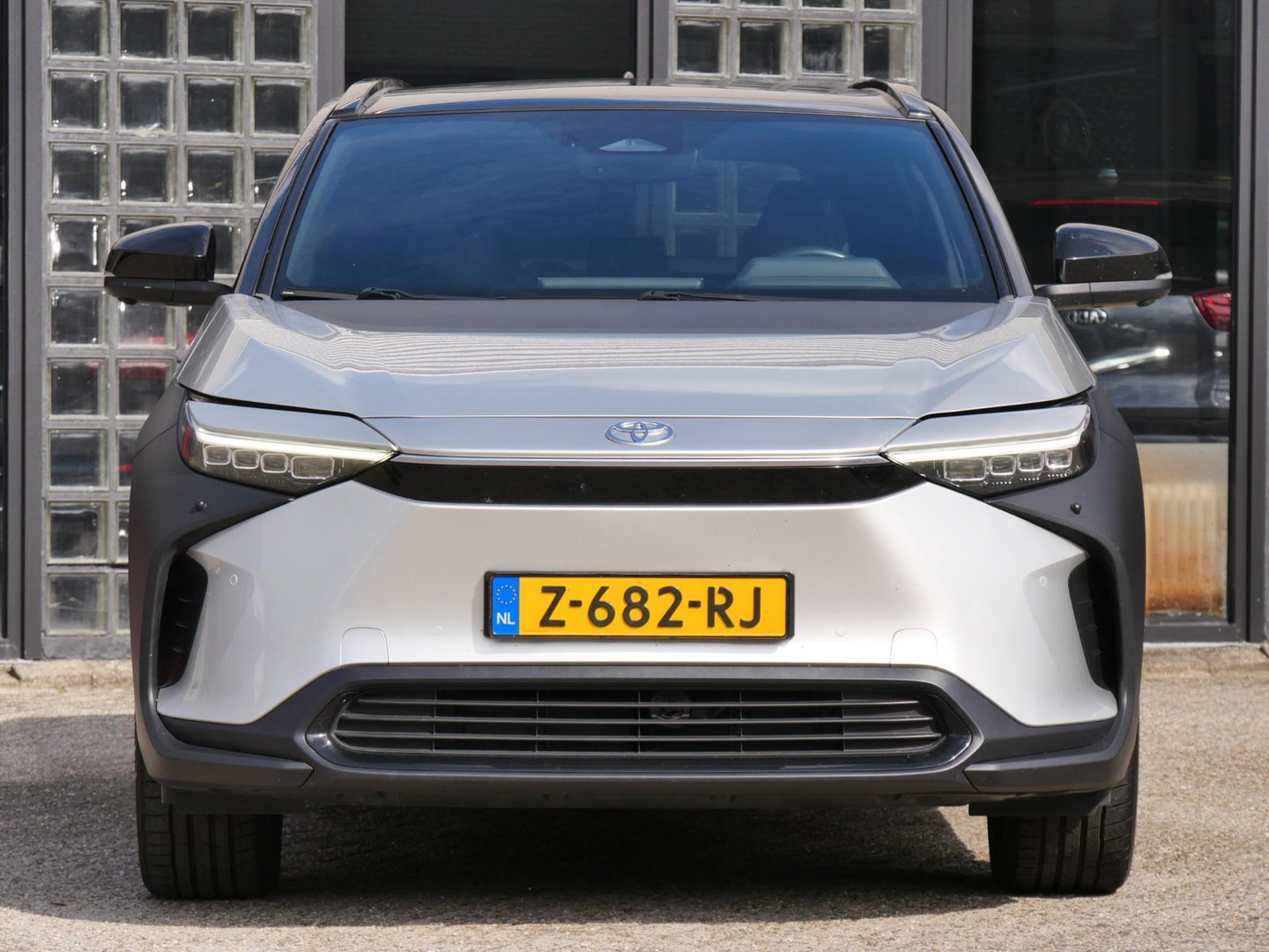 Toyota Bz4x 71kWh/ BI-TONE/ PANORAMADAK/ ELEKT. STOEL/ ELEKT. KLEP/ SOH 96%