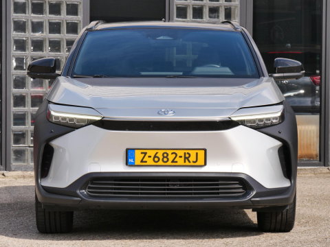 Toyota Bz4x 71kWh/ BI-TONE/ PANORAMADAK/ ELEKT. STOEL/ ELEKT. KLEP/ SOH 96%