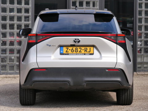 Toyota Bz4x 71kWh/ BI-TONE/ PANORAMADAK/ ELEKT. STOEL/ ELEKT. KLEP/ SOH 96%