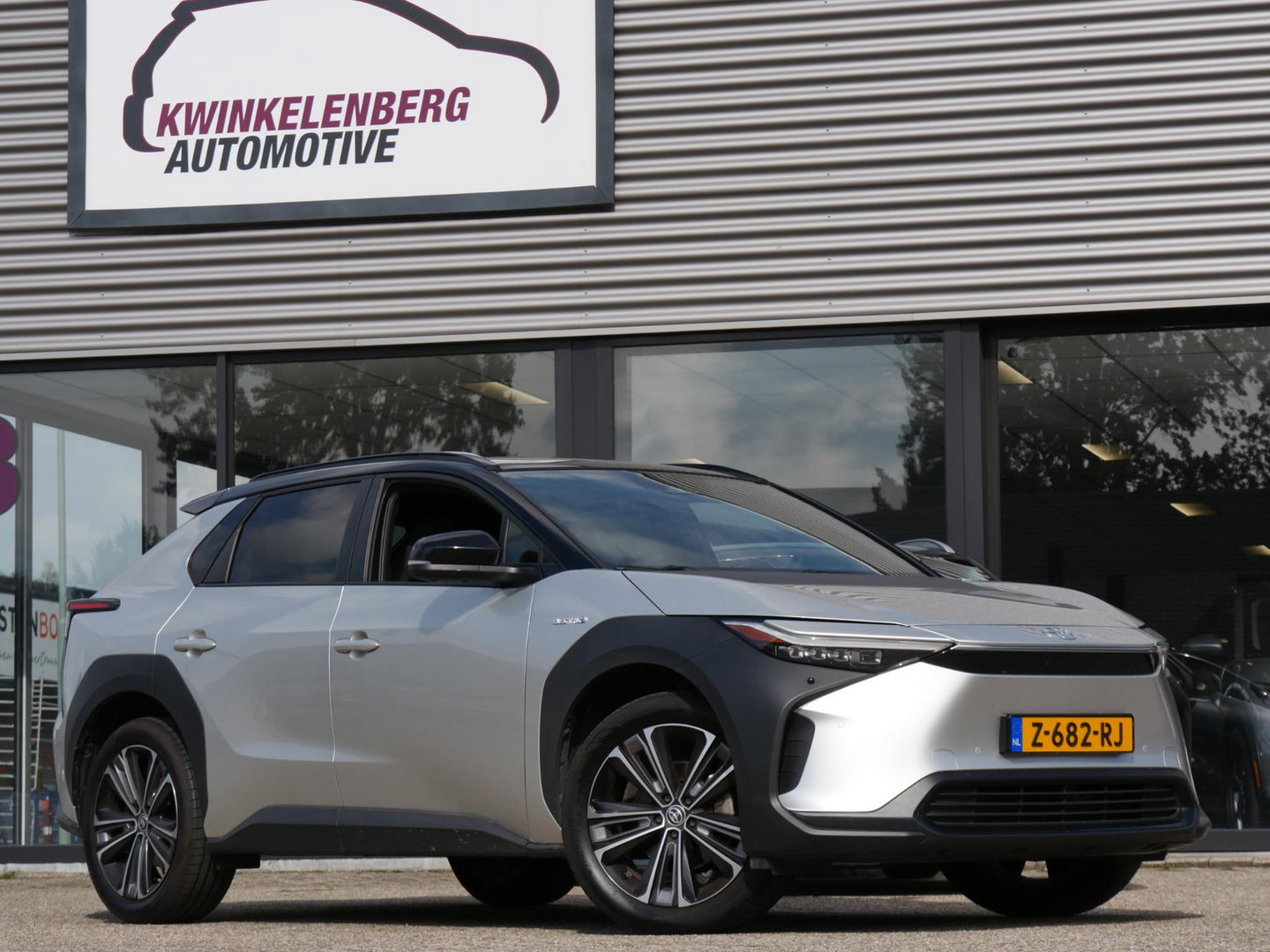Toyota Bz4x 71kWh/ BI-TONE/ PANORAMADAK/ ELEKT. STOEL/ ELEKT. KLEP/ SOH 96%