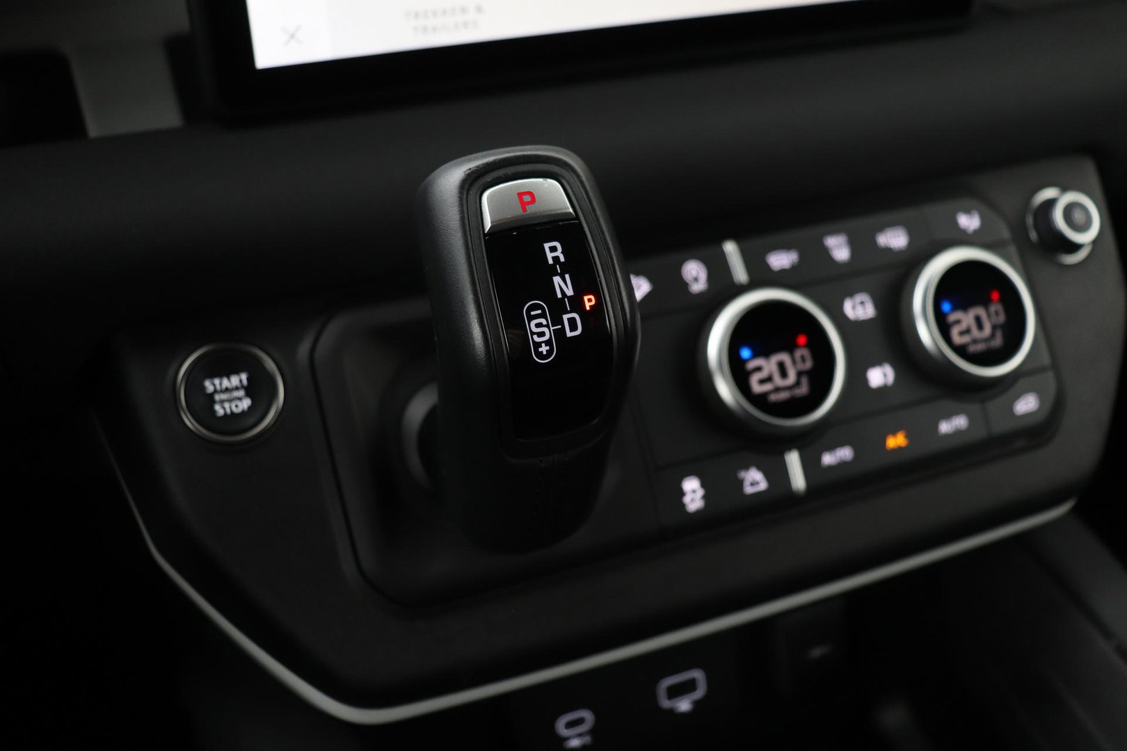 Land Rover Defender 3.0 D250 90 | COMMERCIAL | Trekhaak | 360-camera | 22 inch | BLIS