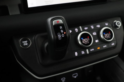 Land Rover Defender 3.0 D250 90 | COMMERCIAL | Trekhaak | 360-camera | 22 inch | BLIS