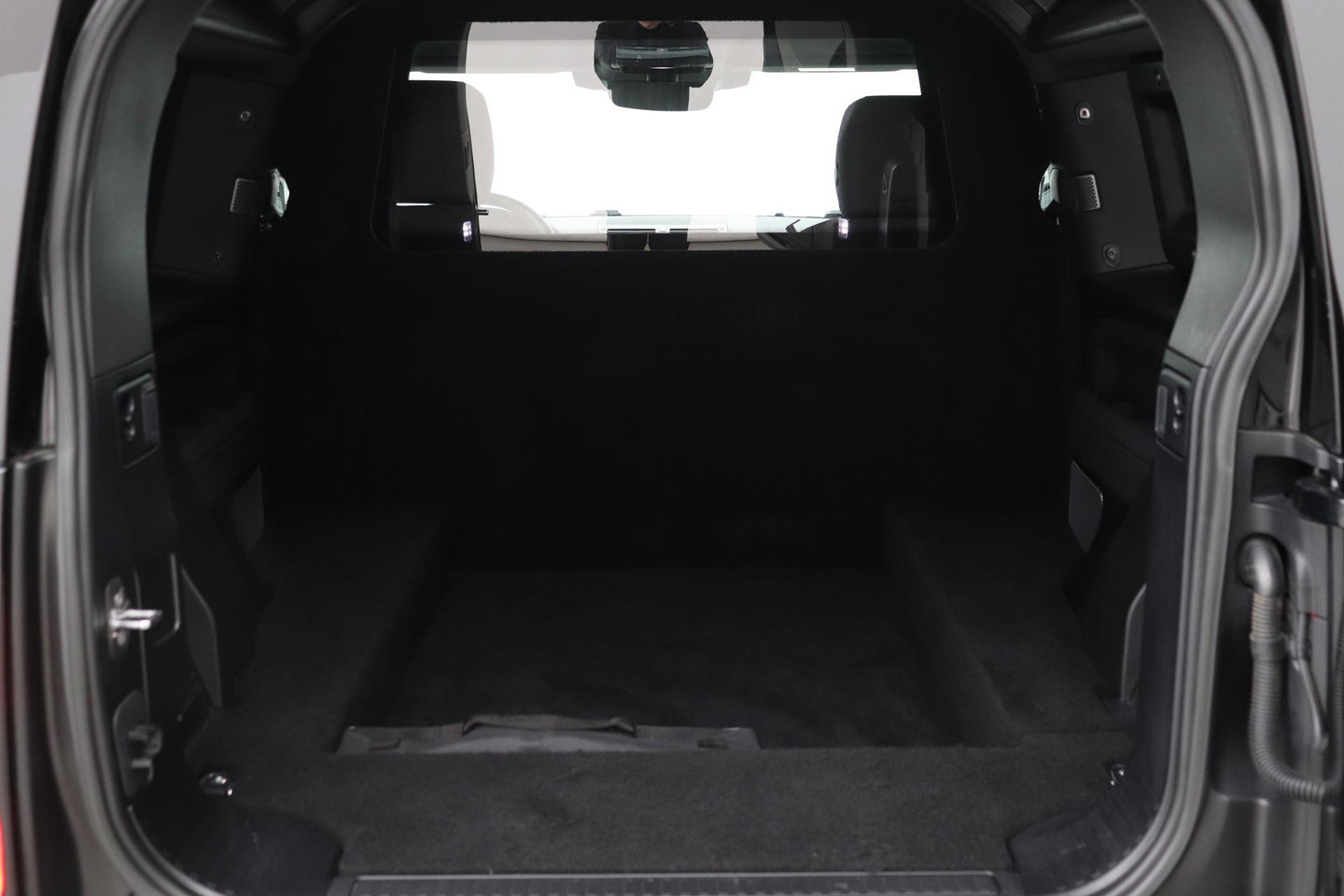 Land Rover Defender 3.0 D250 90 | COMMERCIAL | Trekhaak | 360-camera | 22 inch | BLIS