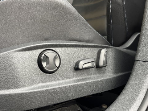 Volkswagen Golf 1.4 TSI GTE | Panoramadak | Keyless Go/Entry | Trekhaak | Dode Hoek Sensor | Bluetooth | Achteruitrijcamera |