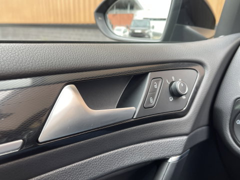 Volkswagen Golf 1.4 TSI GTE | Panoramadak | Keyless Go/Entry | Trekhaak | Dode Hoek Sensor | Bluetooth | Achteruitrijcamera |