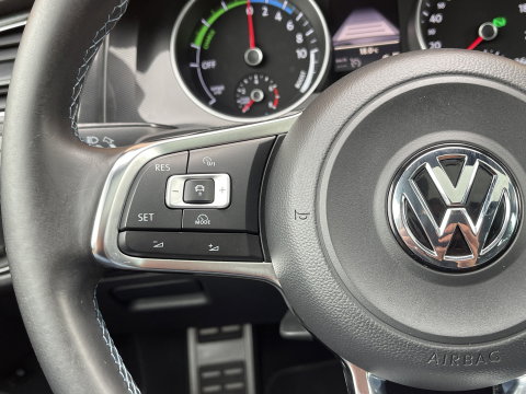 Volkswagen Golf 1.4 TSI GTE | Panoramadak | Keyless Go/Entry | Trekhaak | Dode Hoek Sensor | Bluetooth | Achteruitrijcamera |