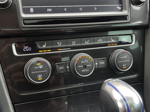 Volkswagen Golf 1.4 TSI GTE | Panoramadak | Keyless Go/Entry | Trekhaak | Dode Hoek Sensor | Bluetooth | Achteruitrijcamera |
