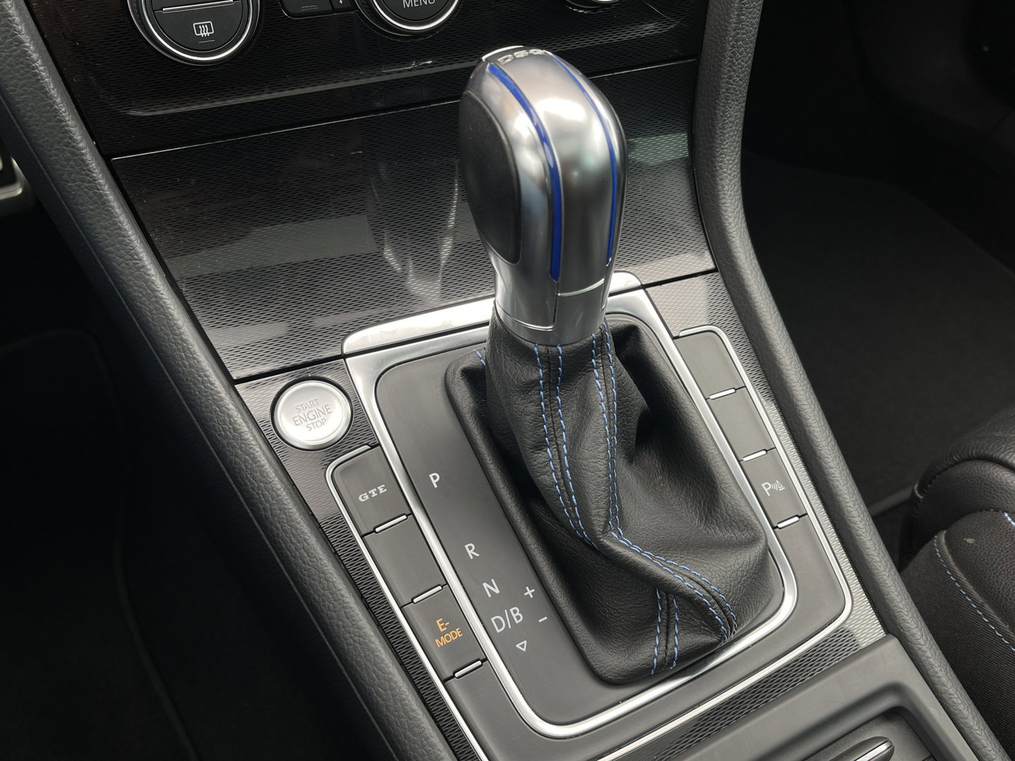 Volkswagen Golf 1.4 TSI GTE | Panoramadak | Keyless Go/Entry | Trekhaak | Dode Hoek Sensor | Bluetooth | Achteruitrijcamera |