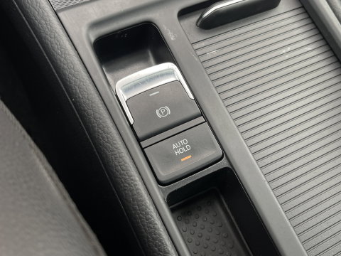 Volkswagen Golf 1.4 TSI GTE | Panoramadak | Keyless Go/Entry | Trekhaak | Dode Hoek Sensor | Bluetooth | Achteruitrijcamera |