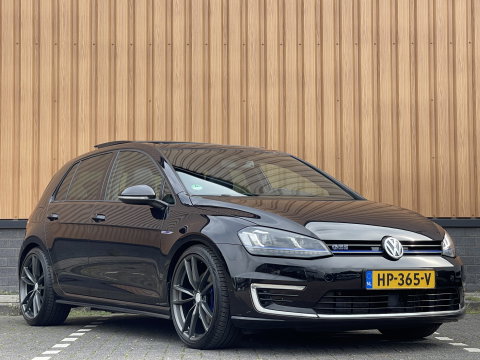 Volkswagen Golf 1.4 TSI GTE | Panoramadak | Keyless Go/Entry | Trekhaak | Dode Hoek Sensor | Bluetooth | Achteruitrijcamera |