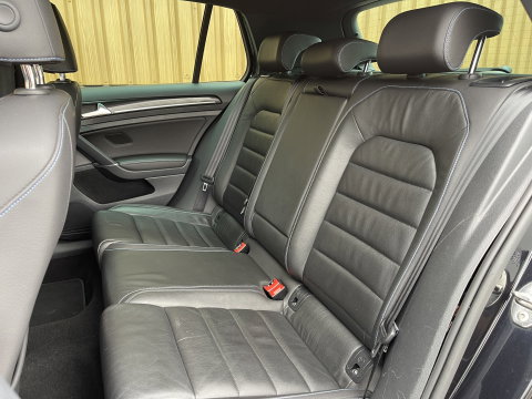 Volkswagen Golf 1.4 TSI GTE | Panoramadak | Keyless Go/Entry | Trekhaak | Dode Hoek Sensor | Bluetooth | Achteruitrijcamera |