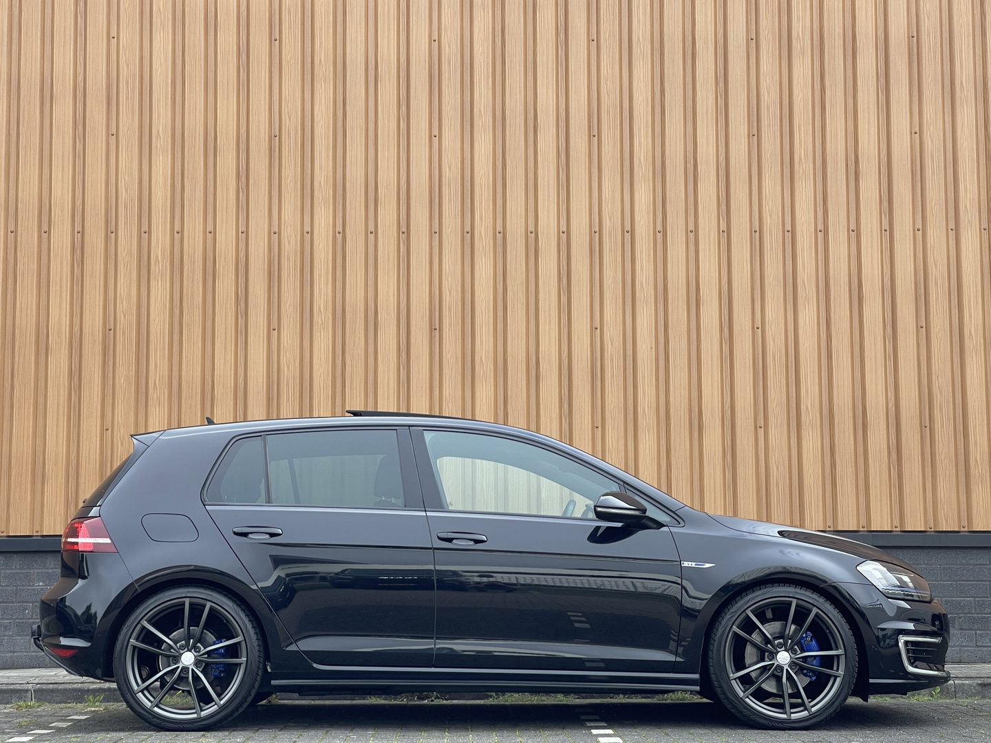 Volkswagen Golf 1.4 TSI GTE | Panoramadak | Keyless Go/Entry | Trekhaak | Dode Hoek Sensor | Bluetooth | Achteruitrijcamera |