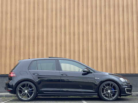 Volkswagen Golf 1.4 TSI GTE | Panoramadak | Keyless Go/Entry | Trekhaak | Dode Hoek Sensor | Bluetooth | Achteruitrijcamera |
