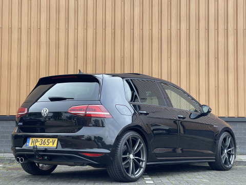 Volkswagen Golf 1.4 TSI GTE | Panoramadak | Keyless Go/Entry | Trekhaak | Dode Hoek Sensor | Bluetooth | Achteruitrijcamera |