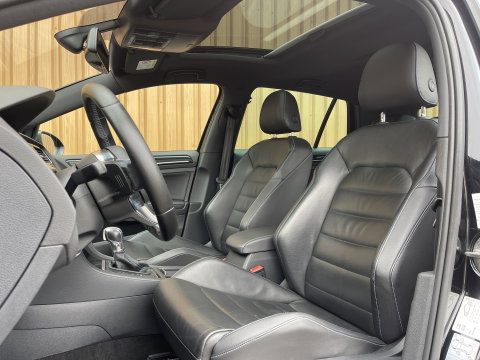 Volkswagen Golf 1.4 TSI GTE | Panoramadak | Keyless Go/Entry | Trekhaak | Dode Hoek Sensor | Bluetooth | Achteruitrijcamera |