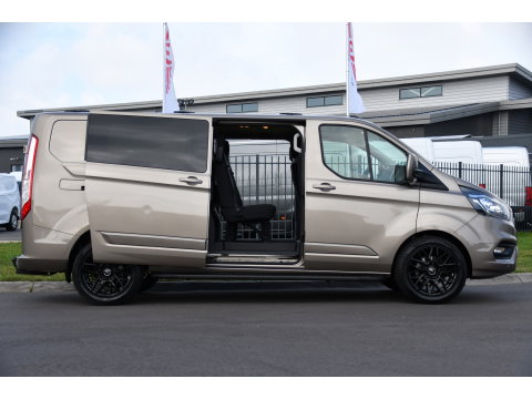 Ford Transit Custom 320 2.0 TDCI L2H1 Limited DC Raptor Edition Camera, Adaptieve Cruise, Carplay, 170PK, Automaat, PDC, 2 x Schuifdeur, Stoelverwarming, Uniek!
