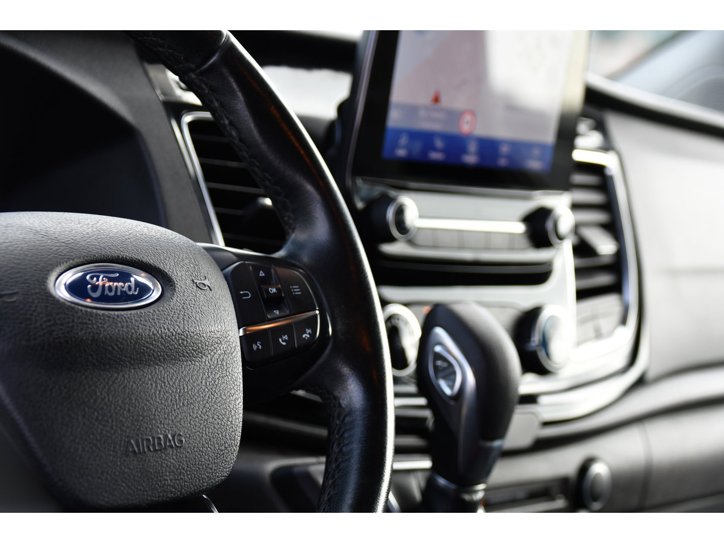 Ford Transit Custom 320 2.0 TDCI L2H1 Limited DC Raptor Edition Camera, Adaptieve Cruise, Carplay, 170PK, Automaat, PDC, 2 x Schuifdeur, Stoelverwarming, Uniek!