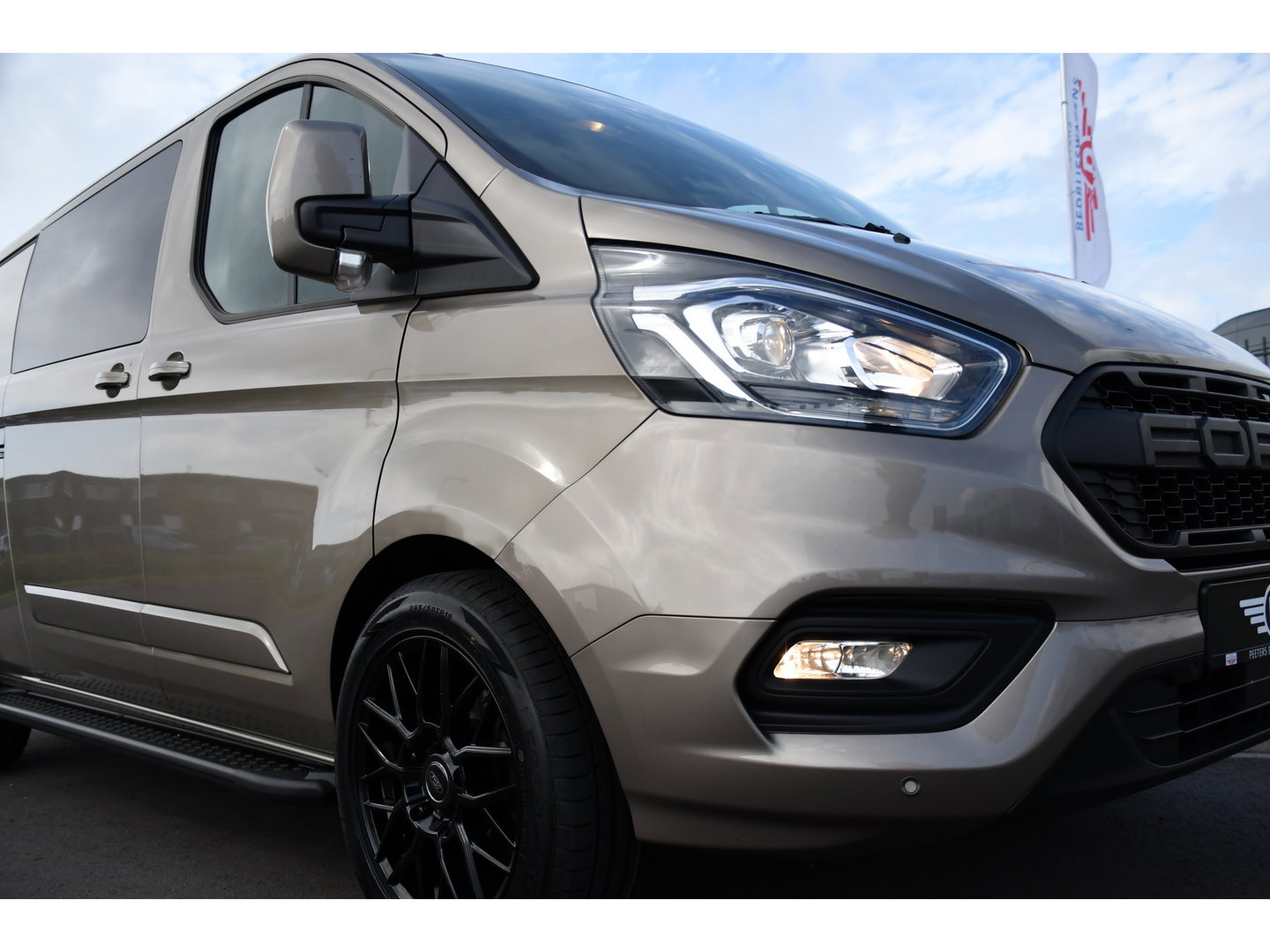 Ford Transit Custom 320 2.0 TDCI L2H1 Limited DC Raptor Edition Camera, Adaptieve Cruise, Carplay, 170PK, Automaat, PDC, 2 x Schuifdeur, Stoelverwarming, Uniek!