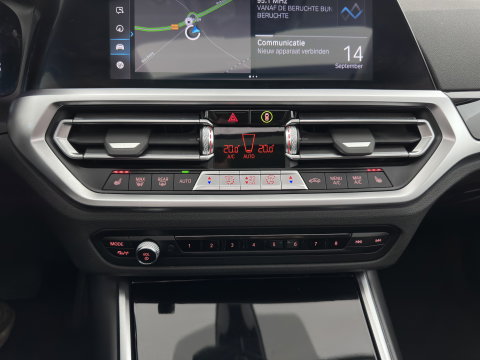 BMW 3 Serie Touring 320e Business Edition Plus (INCL-BTW) *AUT LASER-LED | LEATHER | HEATED-SPORTSEATS | HIFI-SOUND | KEYLESS | DIGI-COCKPIT | NAVI-FULLMAP | DAB | AMBIENTLIGHT | PRIVACY-GLASS | ECC | PDC | CRUISE | TOWBAR | 17iINCH*